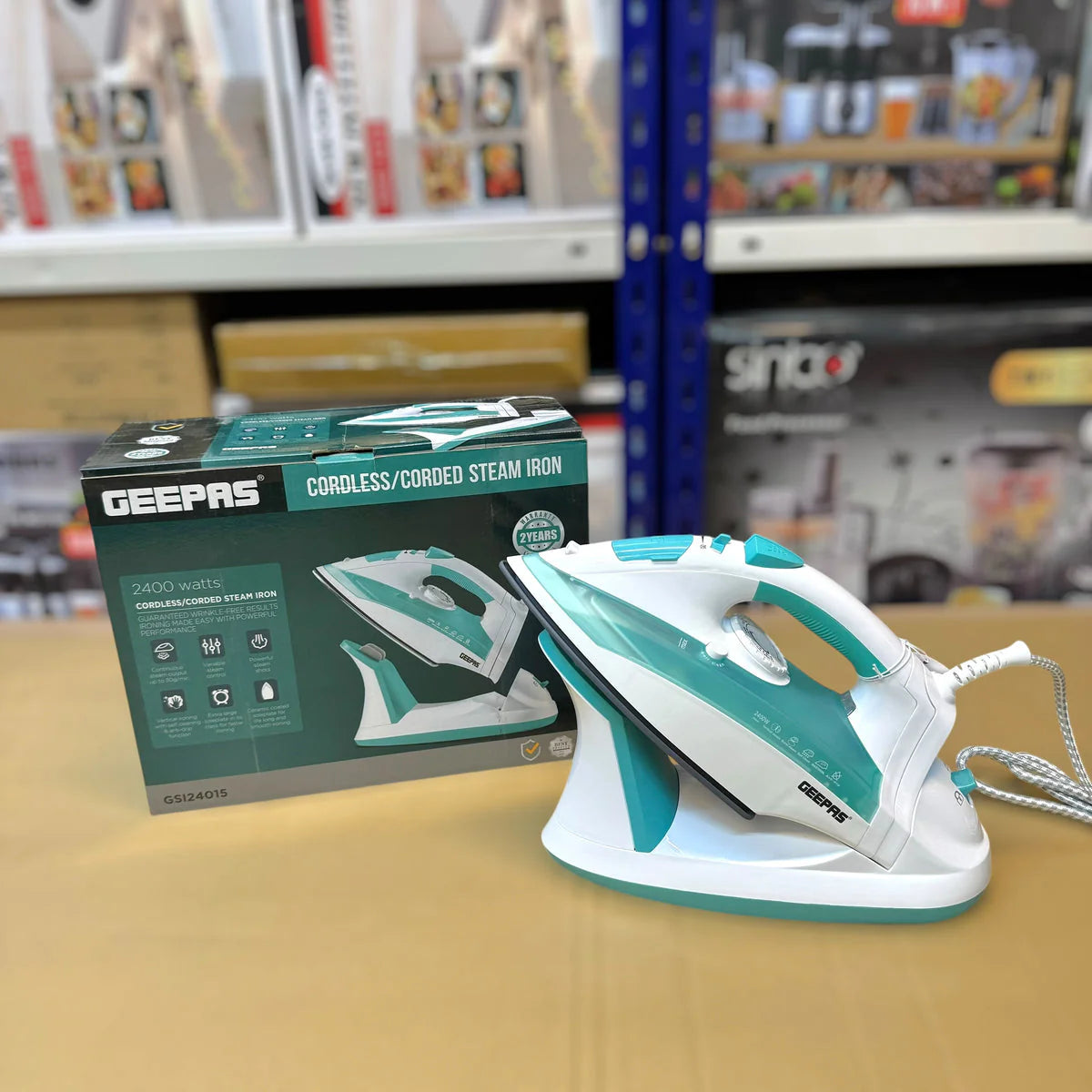 Geepas GSI-24015 Cordless/Corded Steam Iron