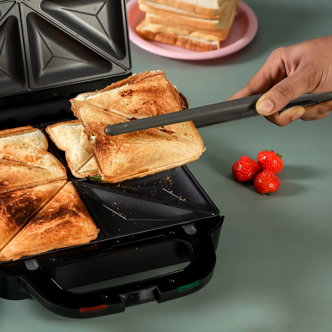 Geepas GSM5444 2-in-1 Multi-Snacks Maker