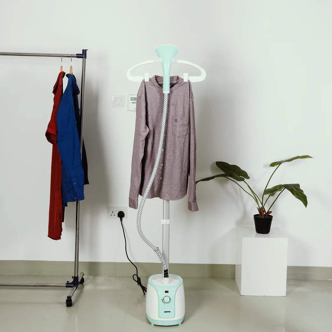 Geepas GGS9695 Garment Steamer