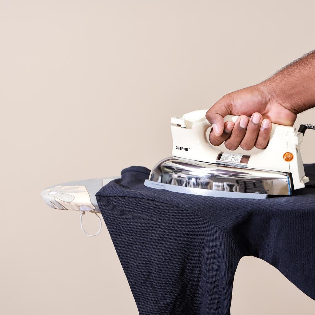 Geepas GDI-7752 Dry Iron