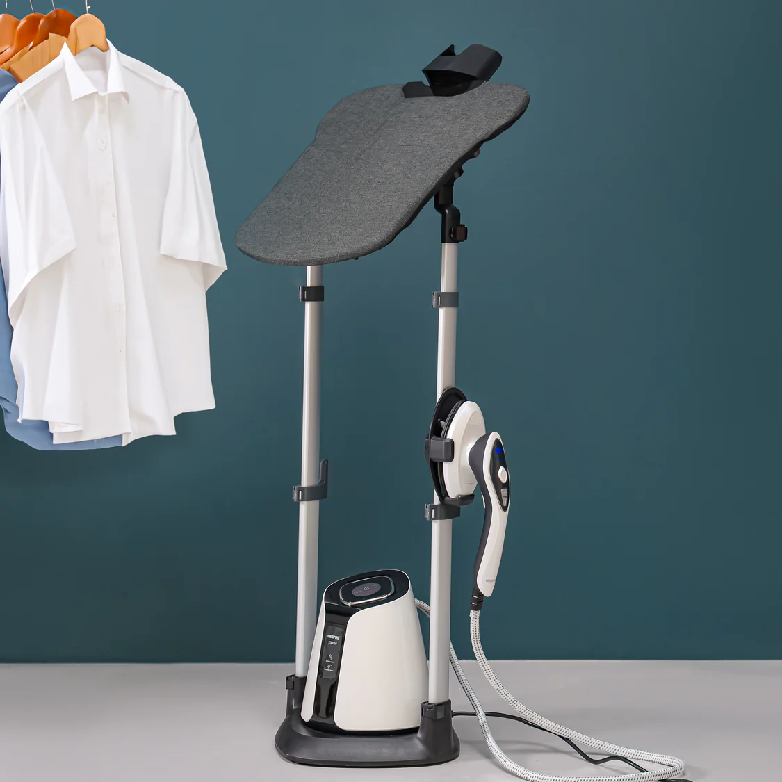 Geepas GGS25038 Digital Multifunction Garment Steamer